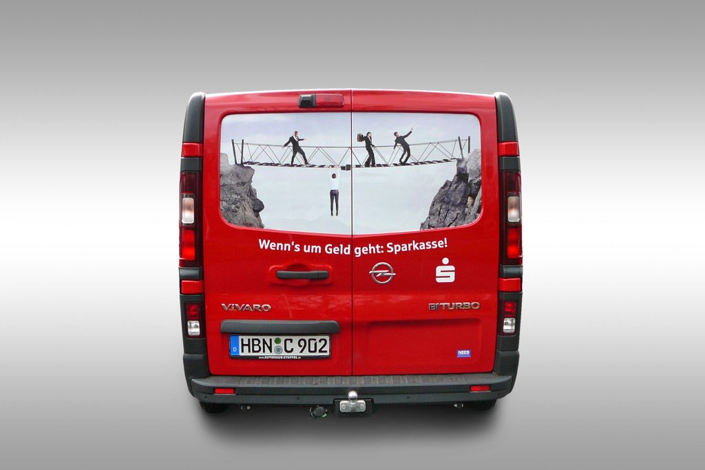 Fahrzeugbeklebung Opel Vivaro der Kreissparkasse Hildburghausen - Heck